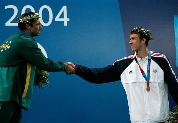 Một huy chương đồng khác của Phelps, nội dung tự do 200m ở Athens, sau kình ngư nổi tiếng Ian Thorpe (Australia) và Pieter van den Hoogenband (Đức).